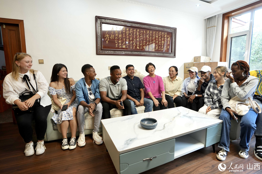 「漢字縁」決勝出場者たちが中国農村の新生活を体験　山西省