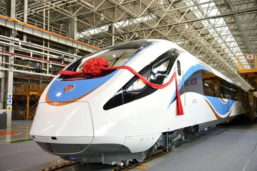 中国初の市内C型列車が中車長客でラインオフ