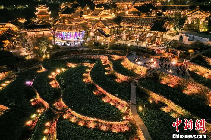 烏江寨国際観光リゾートの美しい夜景を空撮　貴州省