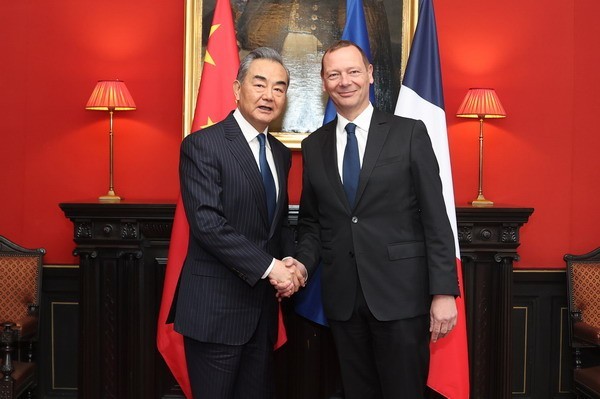 王毅氏「フランスと戦略的意思疎通の強化、団結 協力を望む」