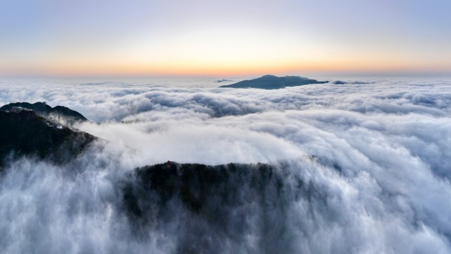 戴雲山脈で楽しむ雲海と日の出　福建省